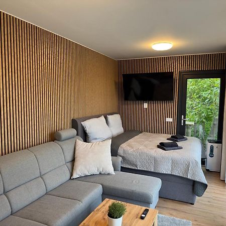 Airport Luxury Apartment & Spa براغ المظهر الخارجي الصورة
