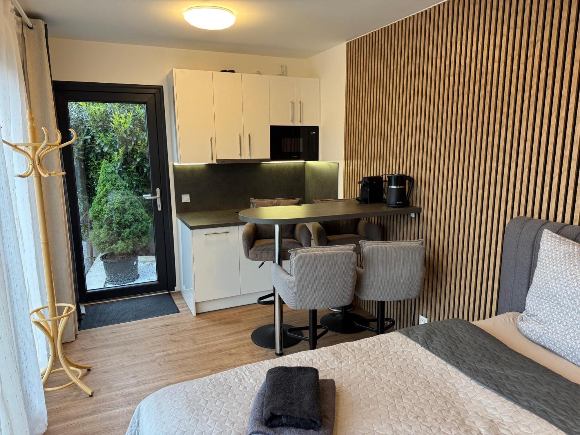 Airport Luxury Apartment & Spa براغ المظهر الخارجي الصورة