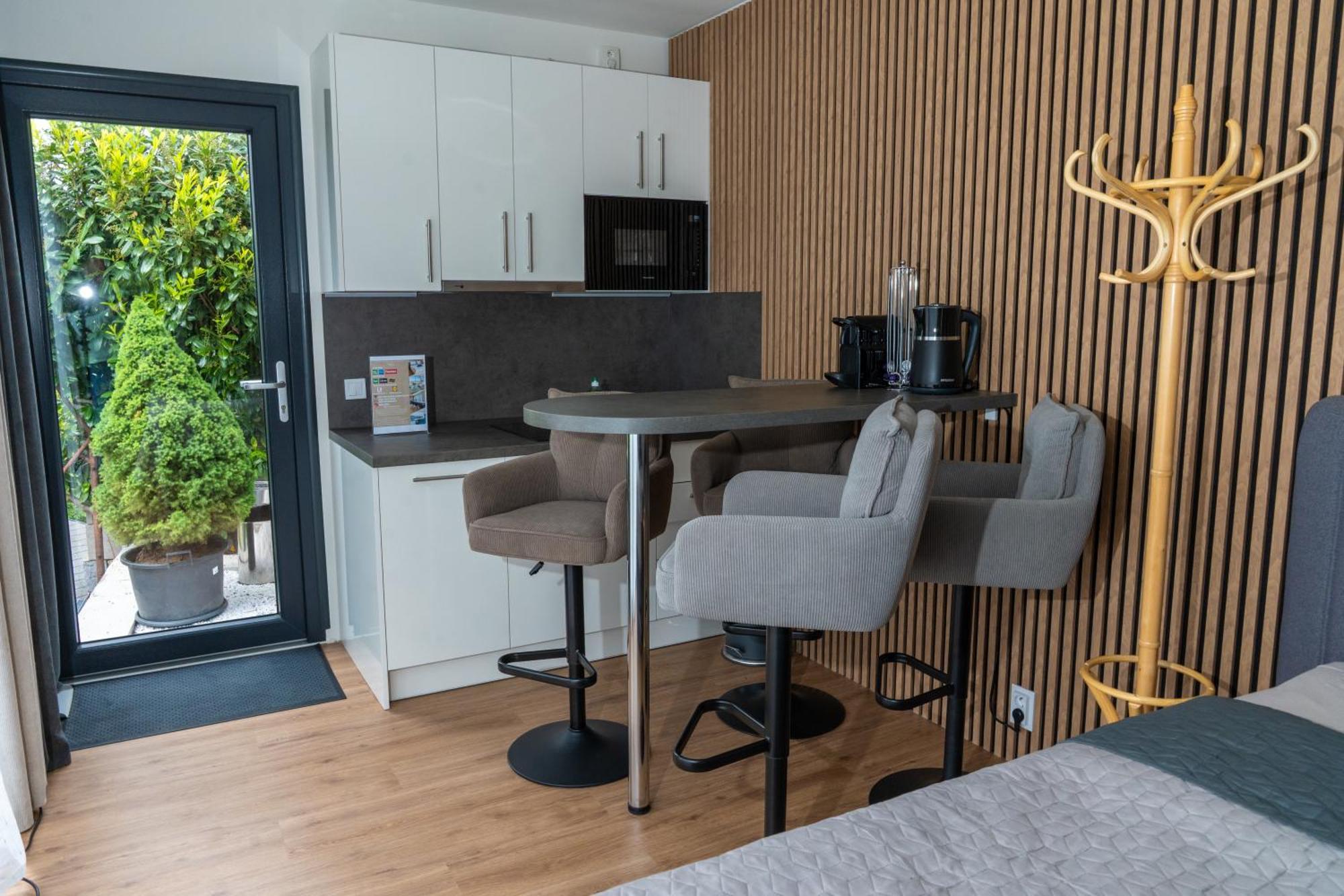 Airport Luxury Apartment & Spa براغ الغرفة الصورة