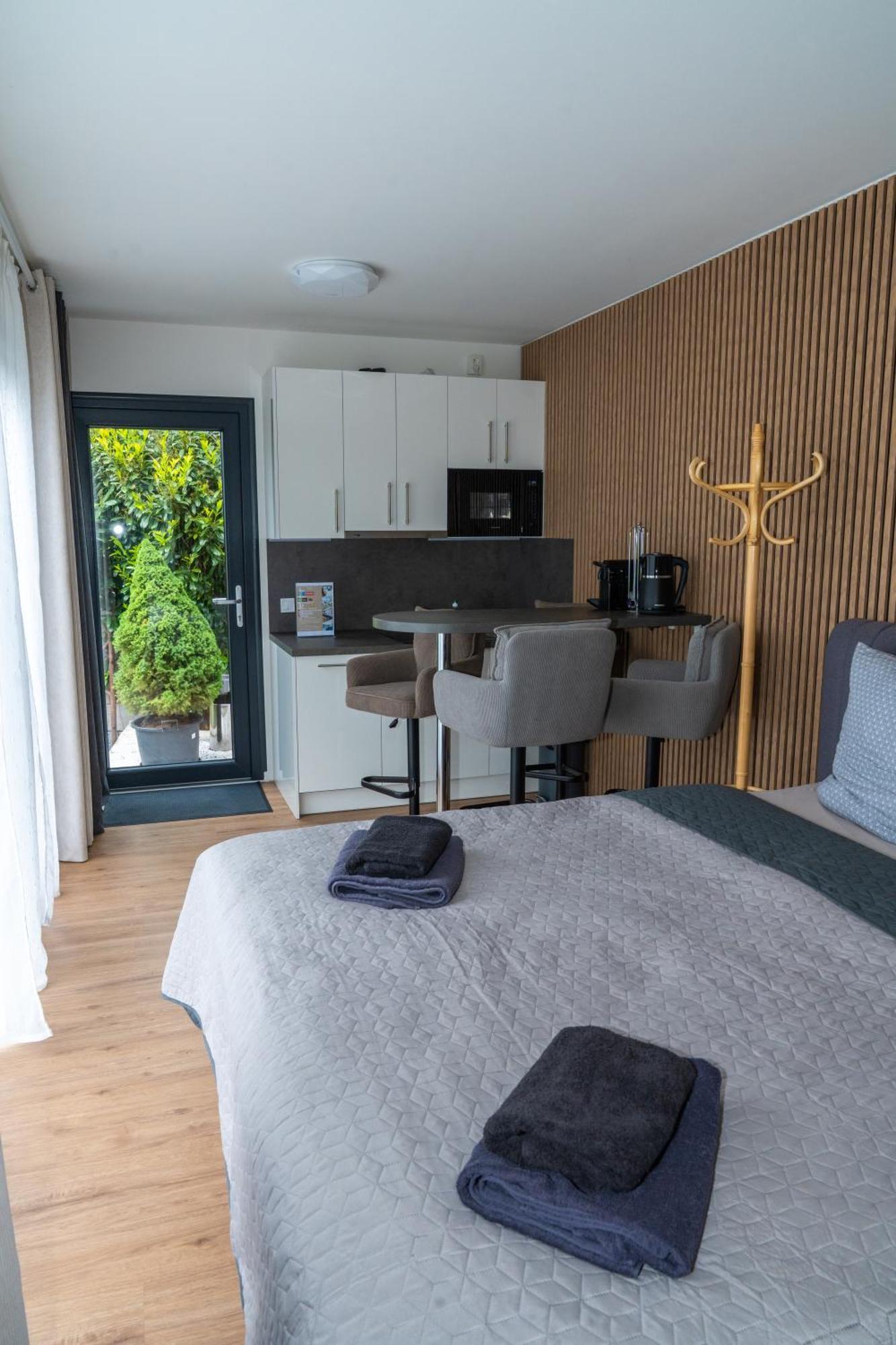 Airport Luxury Apartment & Spa براغ الغرفة الصورة
